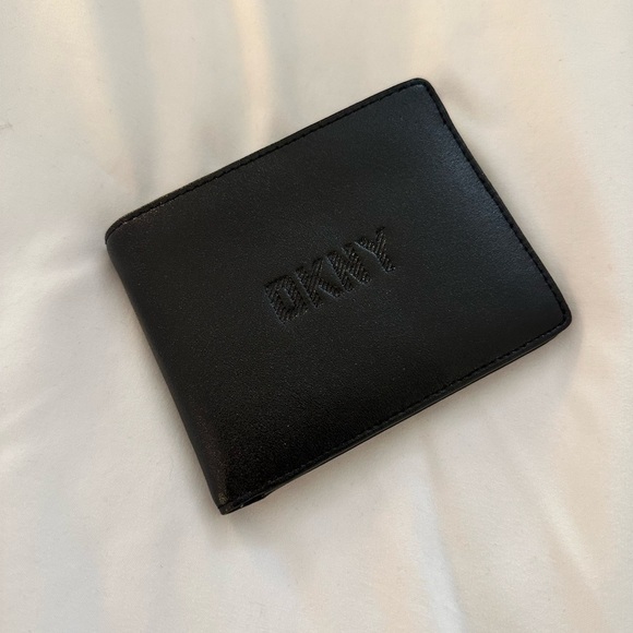 New DKNY Bifold Black Leather wallet - Picture 3 of 8